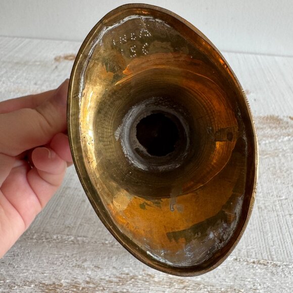 Small Vintage Brass Raised Decorative Swooped Bowl - Picture 9 of 11